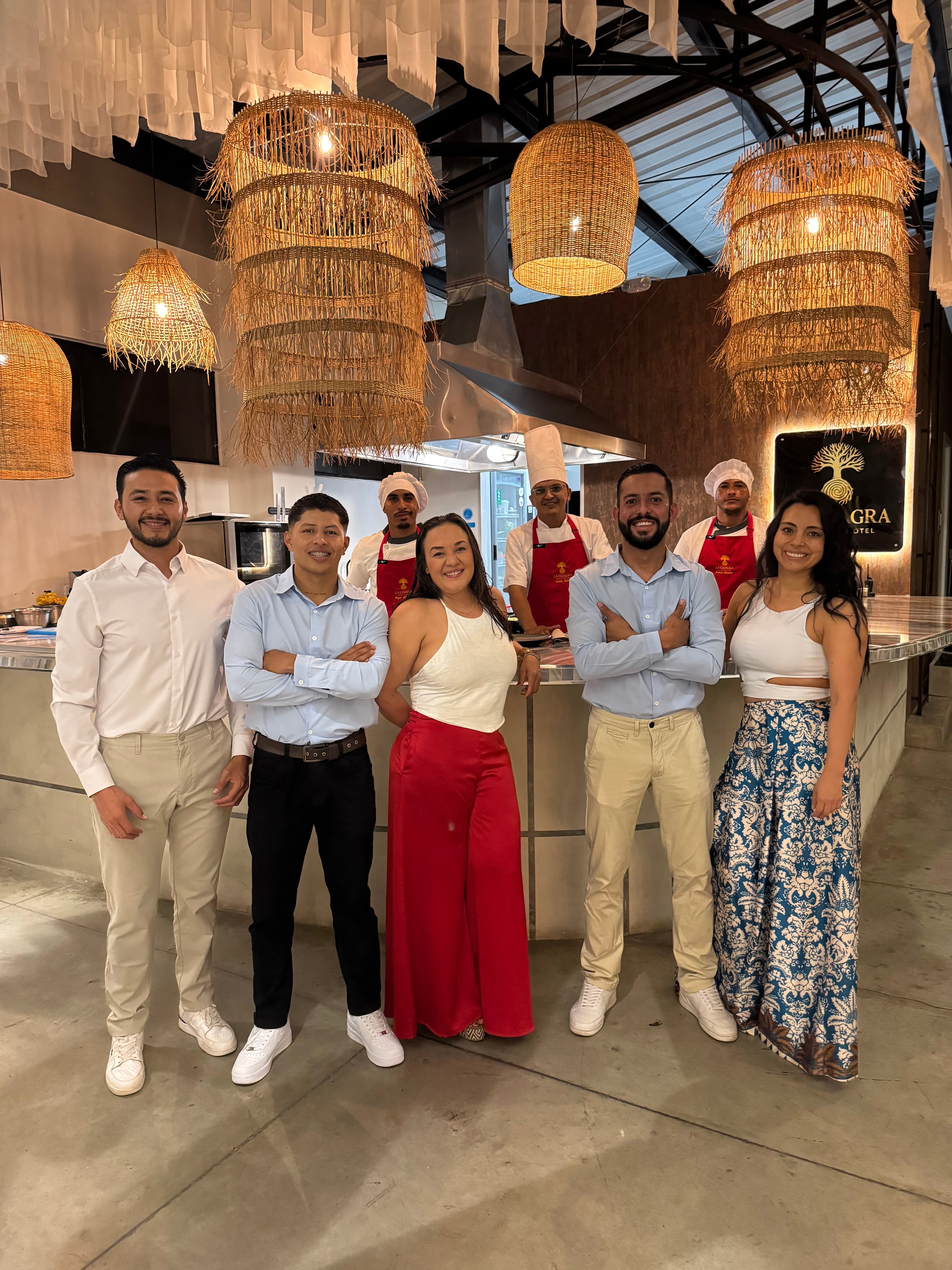 Equipo de Izotal trabajando en comunidad