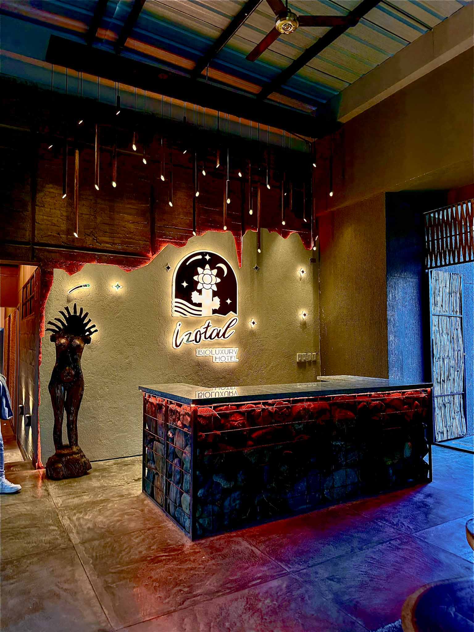 Recepción Izotal Bioluxury Hotel